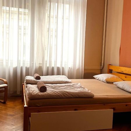 A54: Charming Apartment In The Ruin Bar District Budapeste Exterior foto