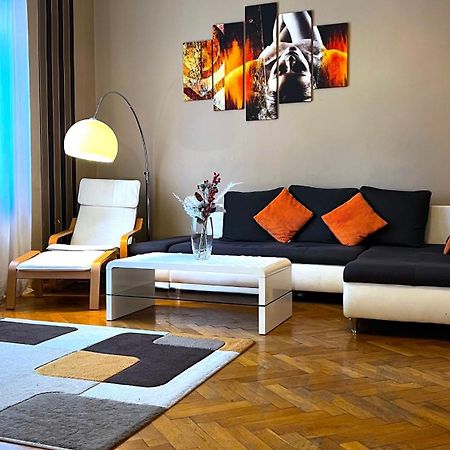 A54: Charming Apartment In The Ruin Bar District Budapeste Exterior foto