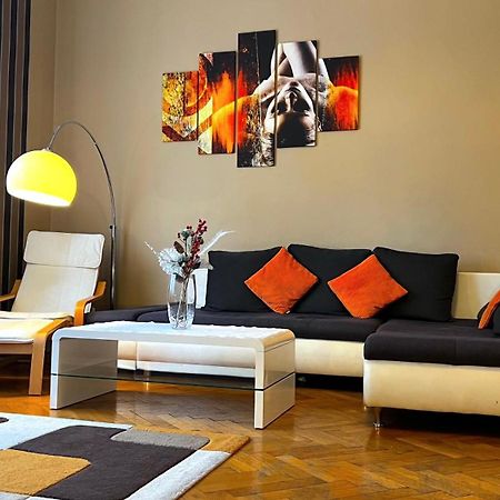 A54: Charming Apartment In The Ruin Bar District Budapeste Exterior foto
