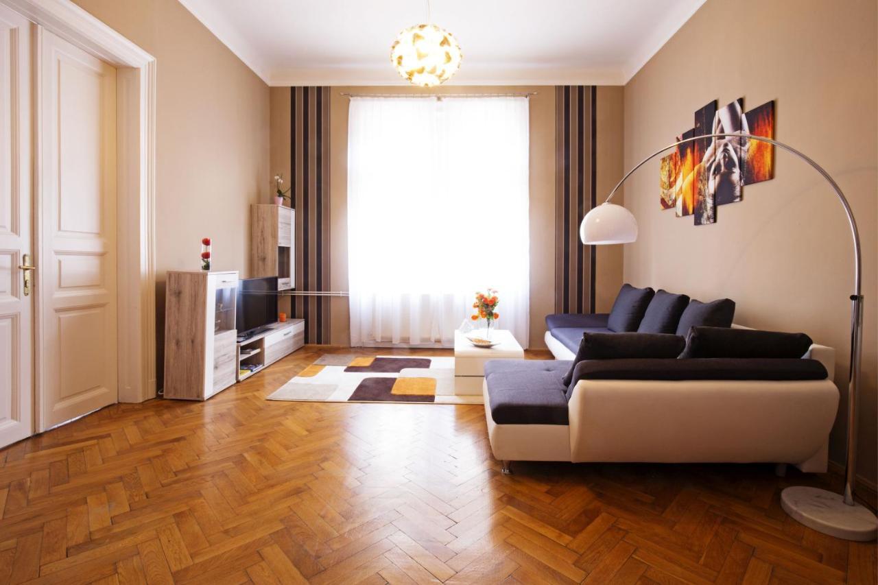 A54: Charming Apartment In The Ruin Bar District Budapeste Exterior foto