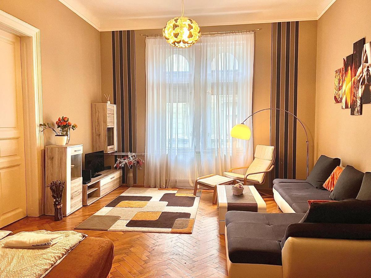 A54: Charming Apartment In The Ruin Bar District Budapeste Exterior foto