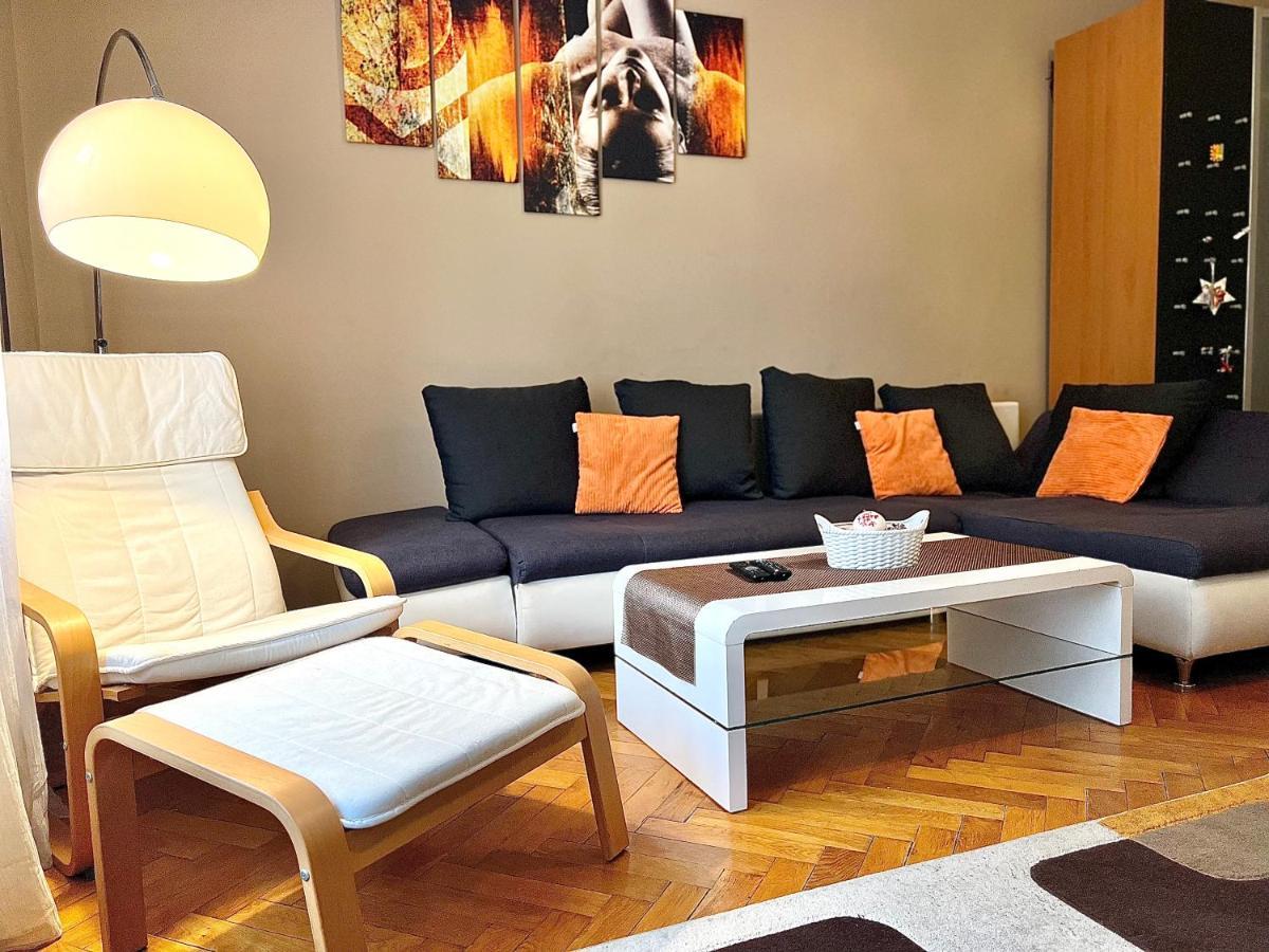 A54: Charming Apartment In The Ruin Bar District Budapeste Exterior foto