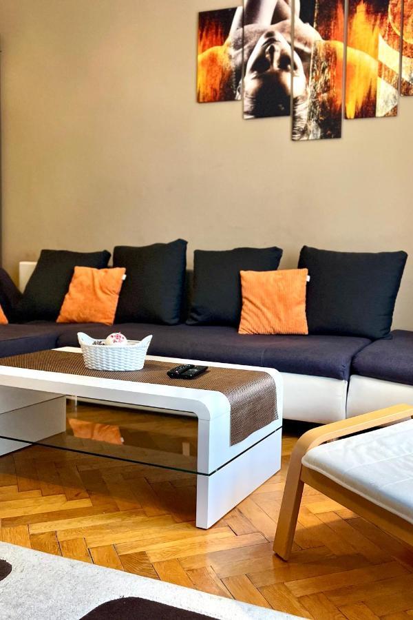 A54: Charming Apartment In The Ruin Bar District Budapeste Exterior foto