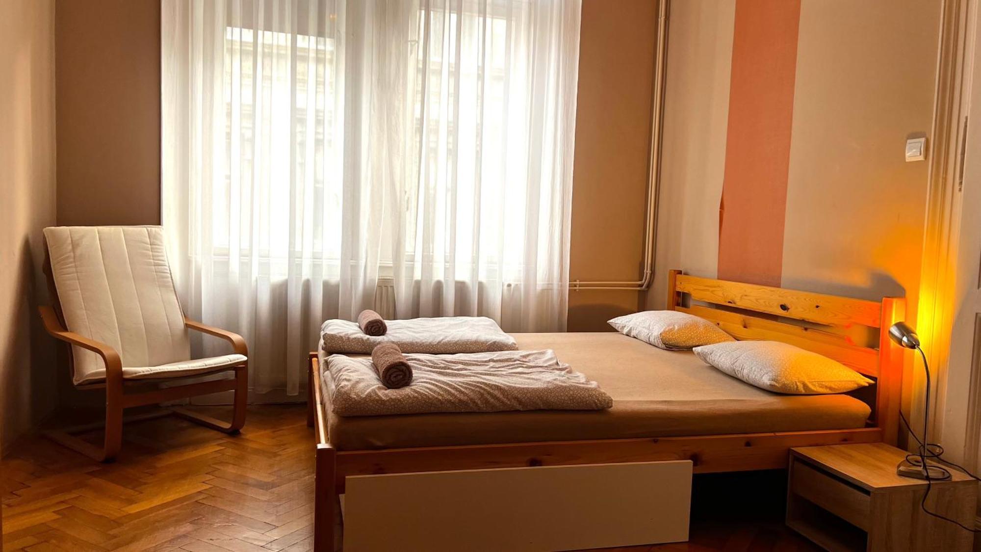 A54: Charming Apartment In The Ruin Bar District Budapeste Exterior foto